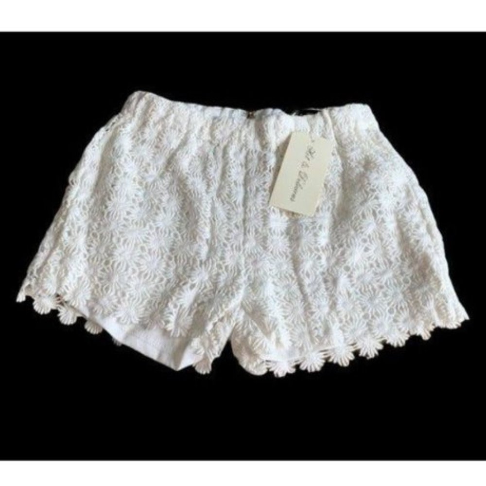 NWT Hot & Delicious Women's Ivory Shorts-M
